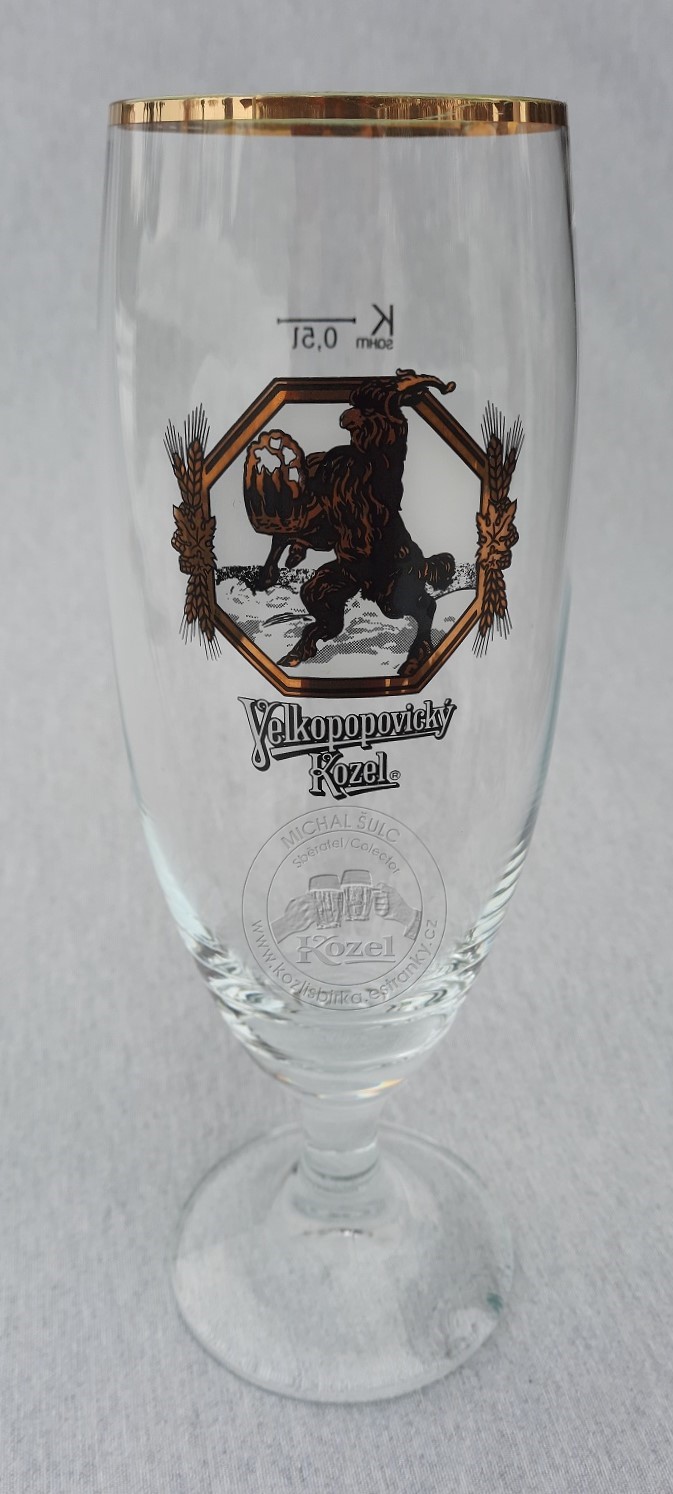S01520 0,5L Bílé pozadí za kozlem