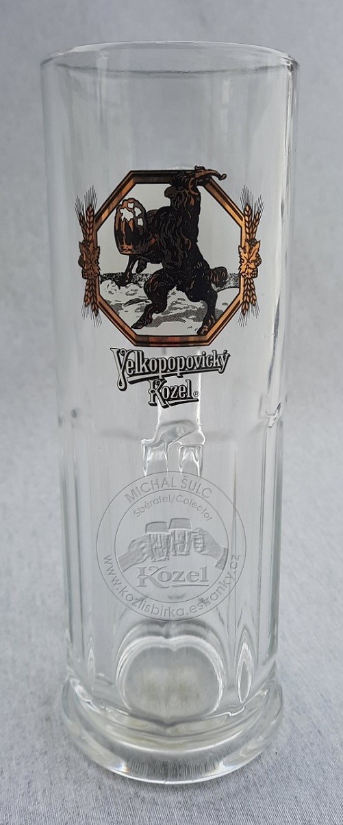 S01535 0,5L Ušák, bílé pozadí za kozlem, cejch na skle, na dně SAHM