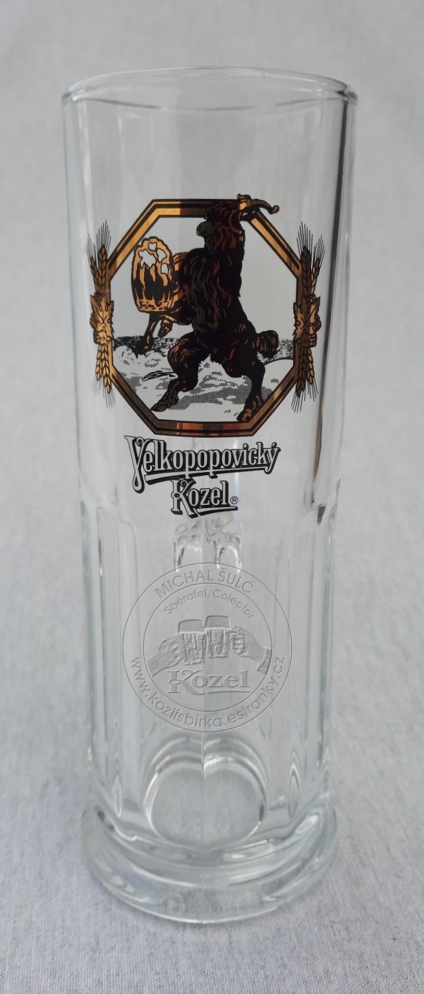S01536 0,3L Ušák, bílé pozadí za kozlem, cejch na skle, na dně SAHM