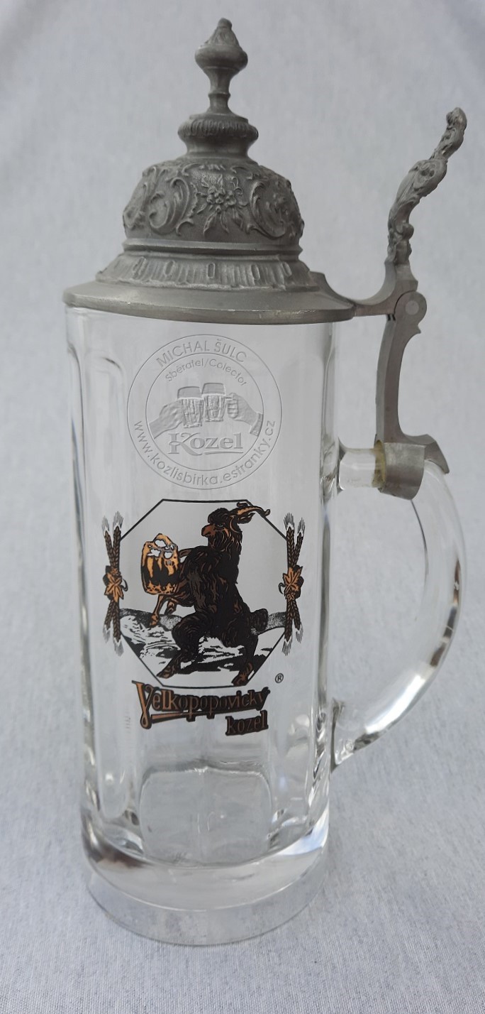 S01439 0,5L Ušák, čiré pozadí za kozlem, cejch na skle, na dně RC